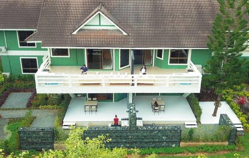 בית מלון כפרי Phukaew Resort & Adventure Park