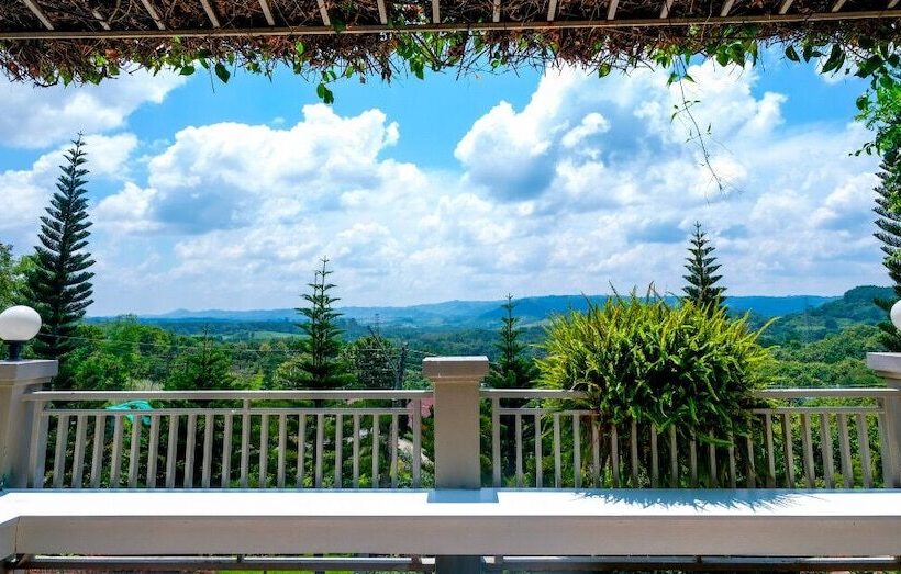 בית מלון כפרי Phukaew Resort & Adventure Park