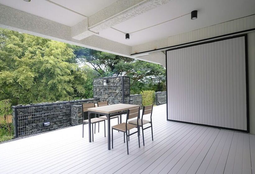 בית מלון כפרי Phukaew Resort & Adventure Park