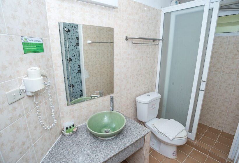 בית מלון כפרי Phukaew Resort & Adventure Park