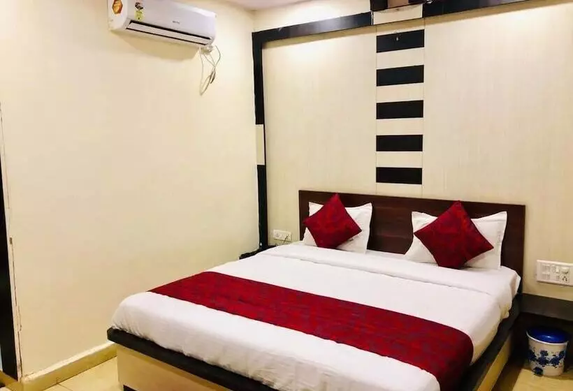 ホテル Satpura Safari