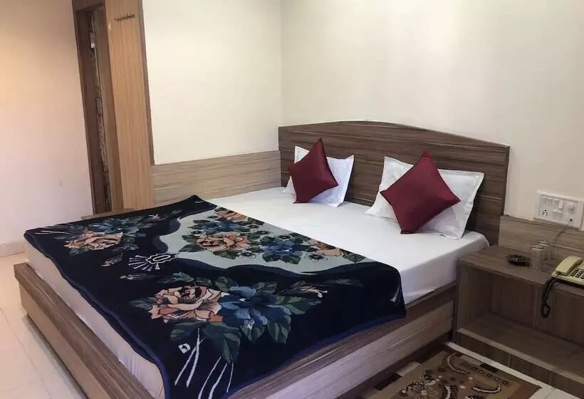 ホテル Satpura Safari