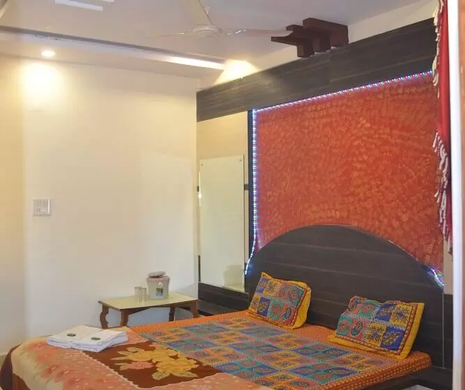 ホテル Satpura Safari