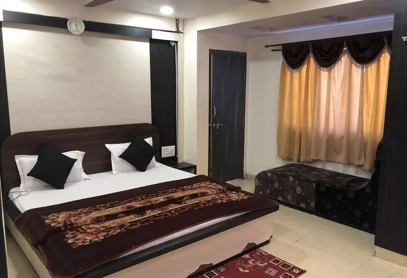 ホテル Satpura Safari