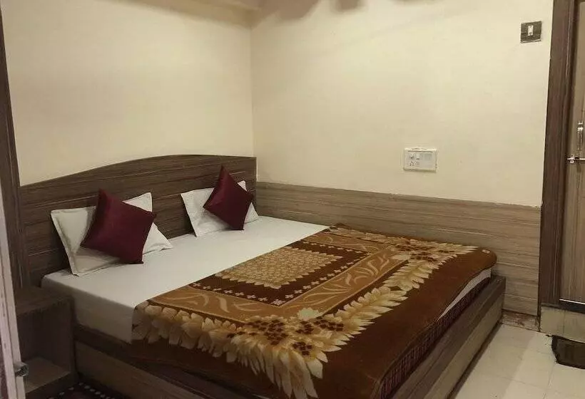 ホテル Satpura Safari