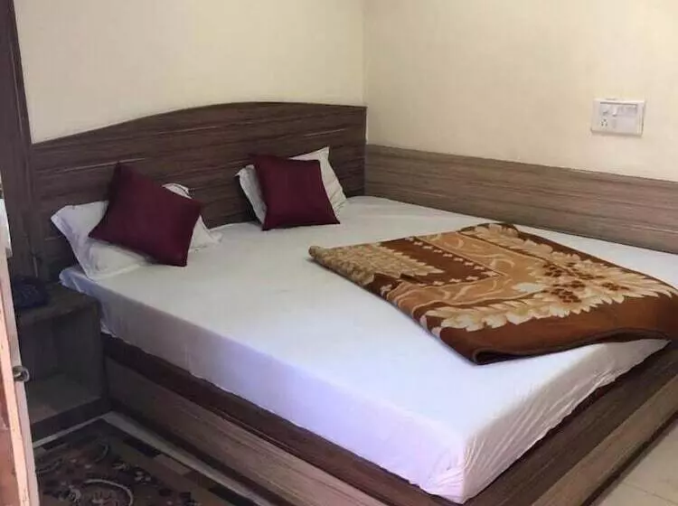 ホテル Satpura Safari