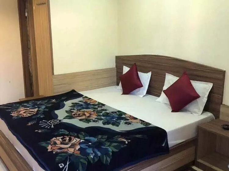 ホテル Satpura Safari