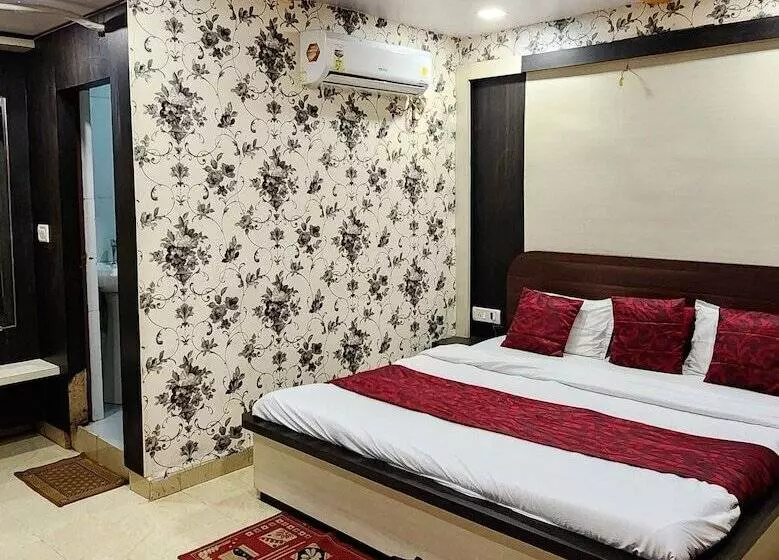 ホテル Satpura Safari