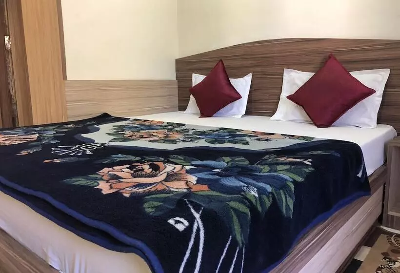 ホテル Satpura Safari