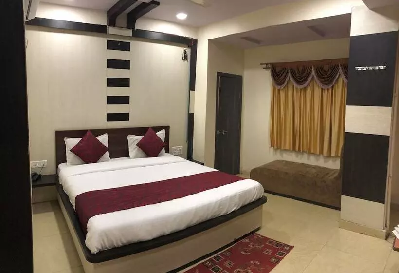 ホテル Satpura Safari