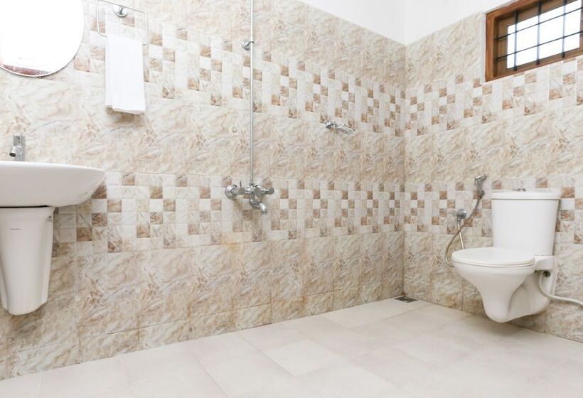 בית מלון כפרי Treebo Malabar Plaza Inn