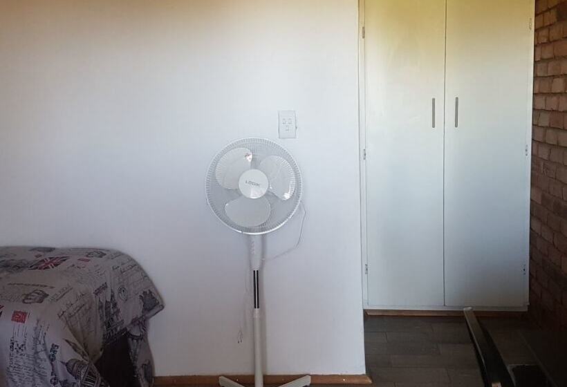 Majatalo Elandsrus Oornag