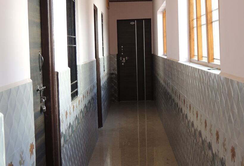 Pensjonat Mysa   Dandeli Lodge