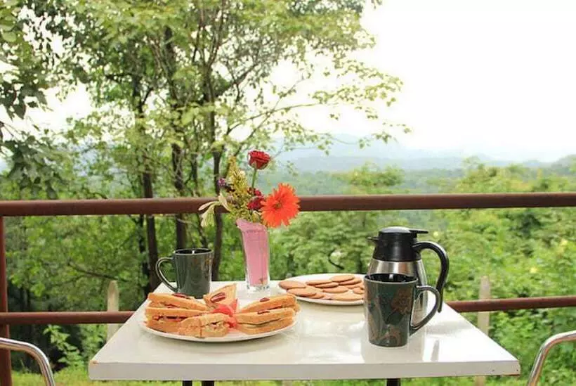 Lomakeskus Nature Trails Kundalika, Kolad