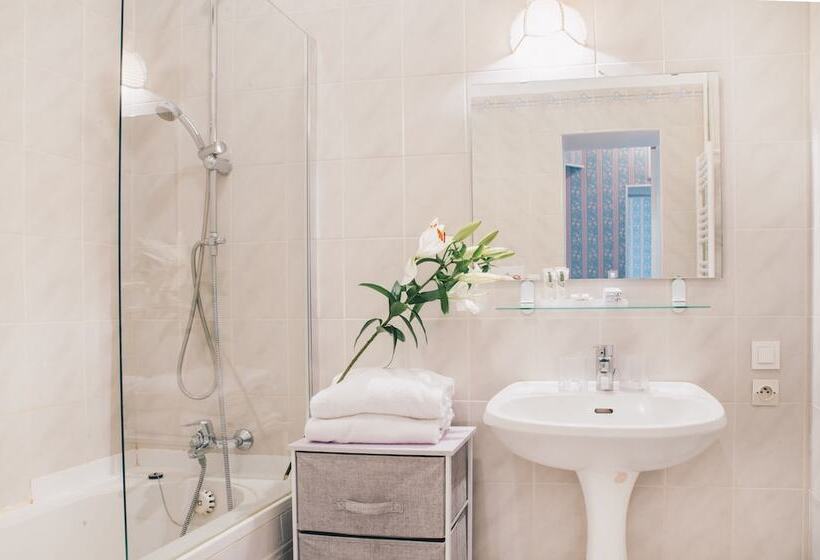 مبيت وإفطار Chambres D Hôtes Château Du Landin