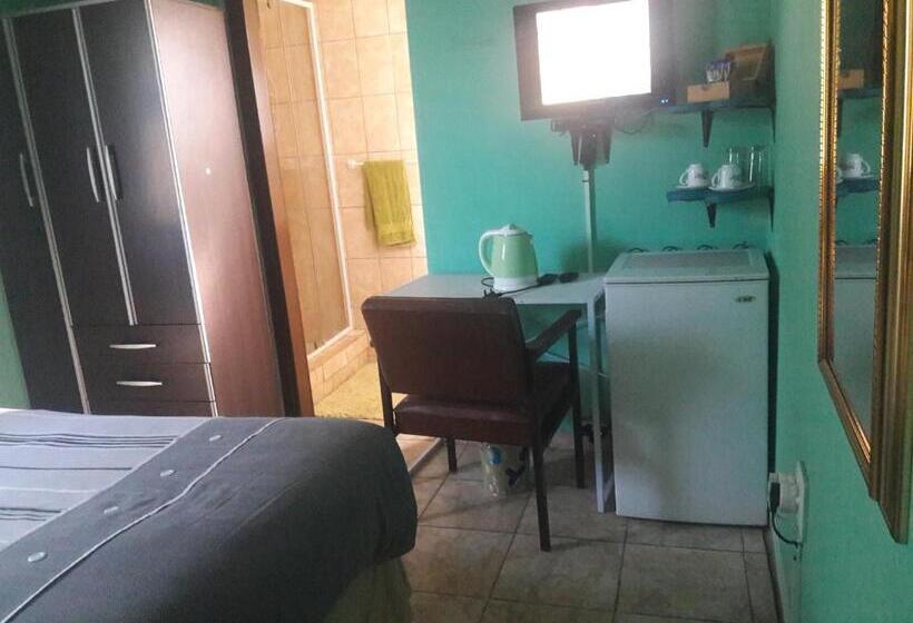 Bed & Breakfast Diphororo Guest House