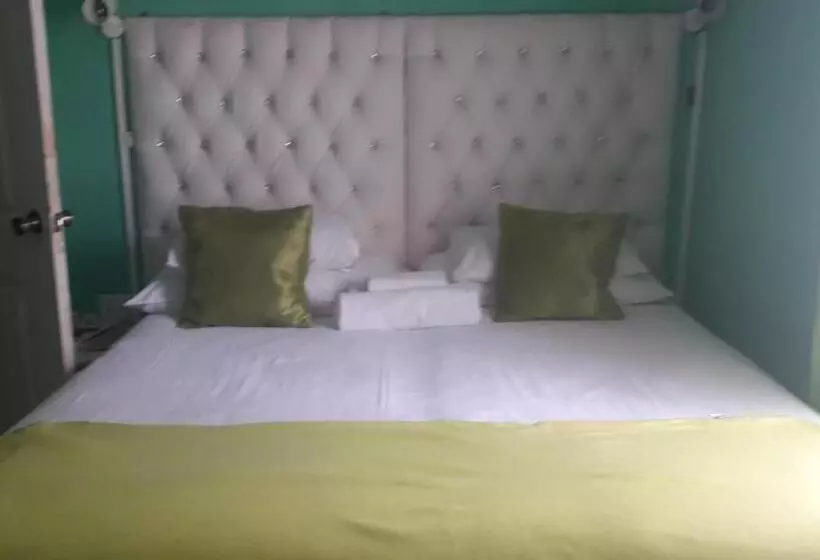 Aamiaismajoitus (B&B) Diphororo Guest House