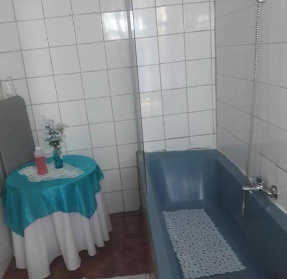 Bed & Breakfast Diphororo Guest House