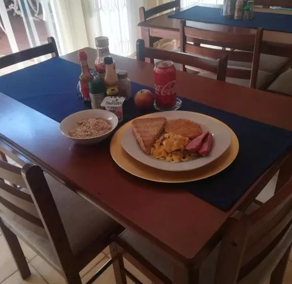 Aamiaismajoitus (B&B) Diphororo Guest House