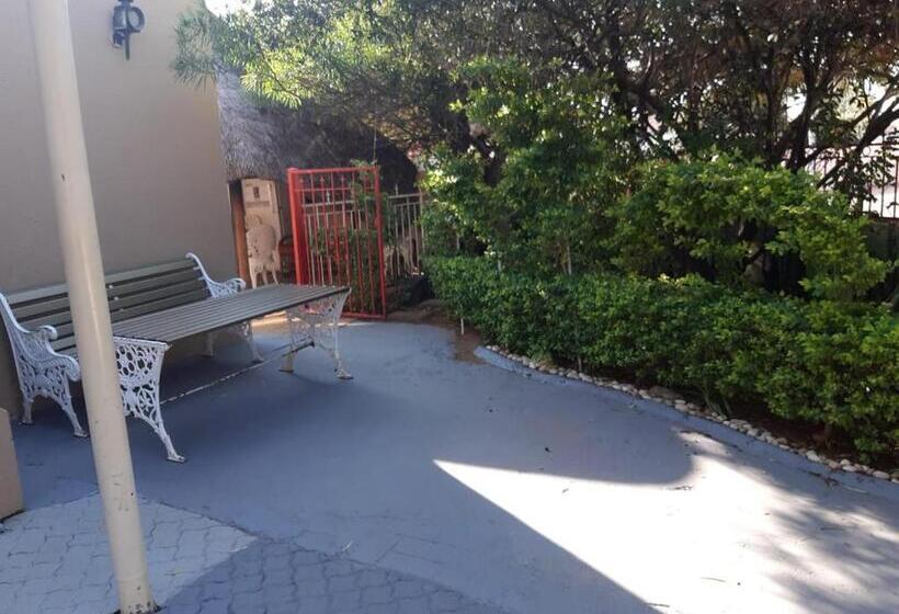 Bed & Breakfast Diphororo Guest House