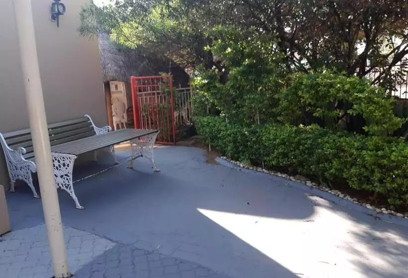 Aamiaismajoitus (B&B) Diphororo Guest House