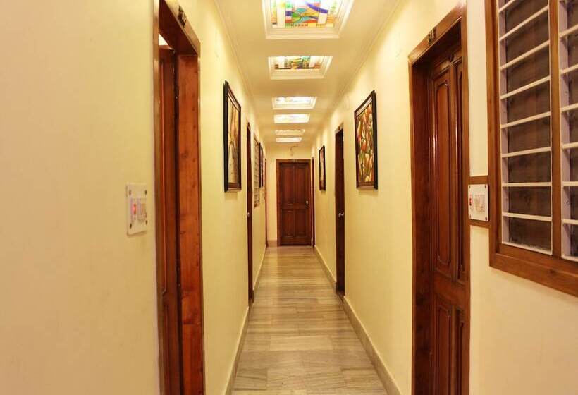 ホテル Happy Home By Oyo