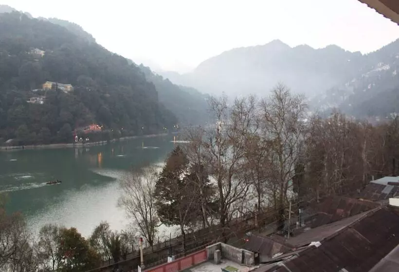 ホテル Happy Home By Oyo