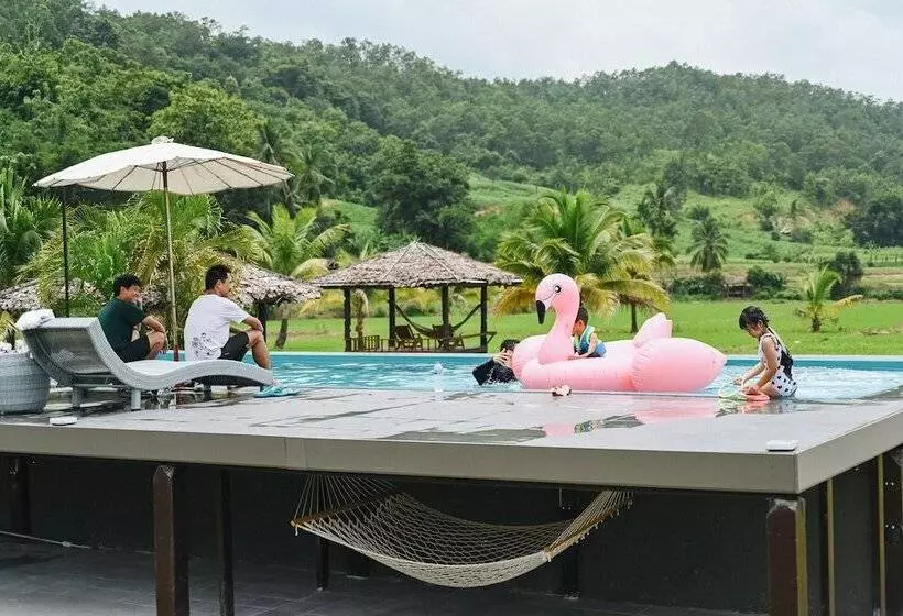 Hotelli Herntai Resort