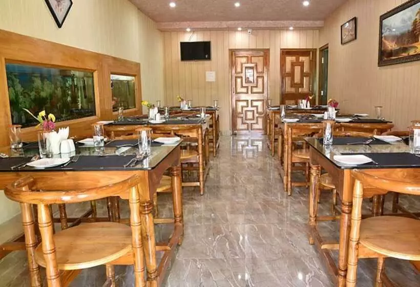 Hotelli Lush Green Retreat