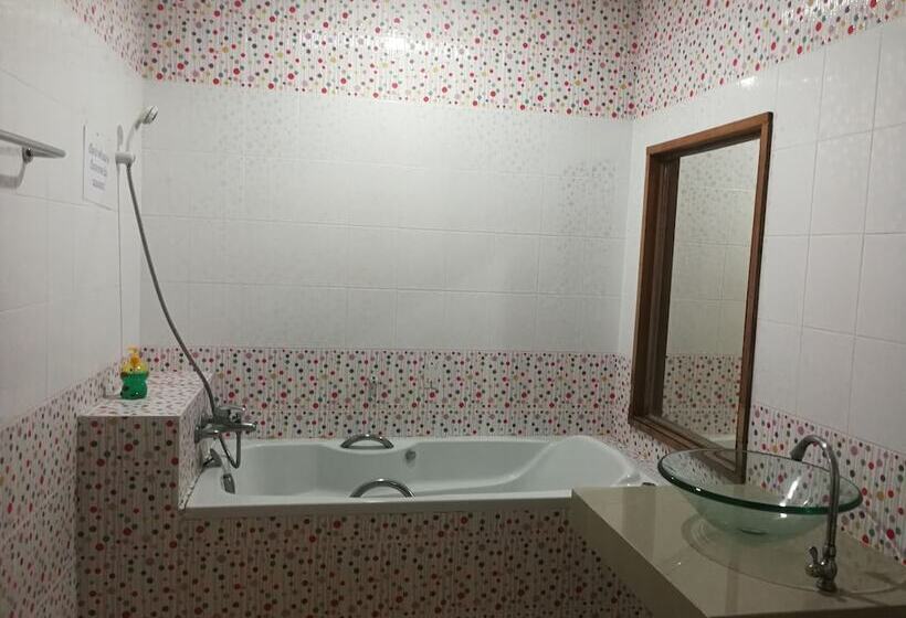 هتل Reurn Thai Resort Ratchaburi