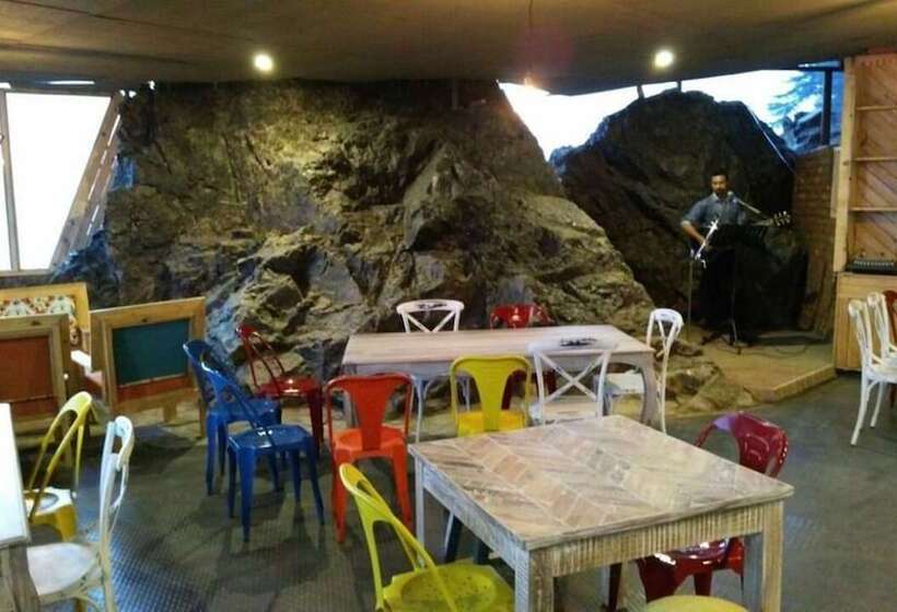 Отель The Cliffe Cafe & Cottages