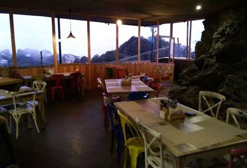 ホテル The Cliffe Cafe & Cottages