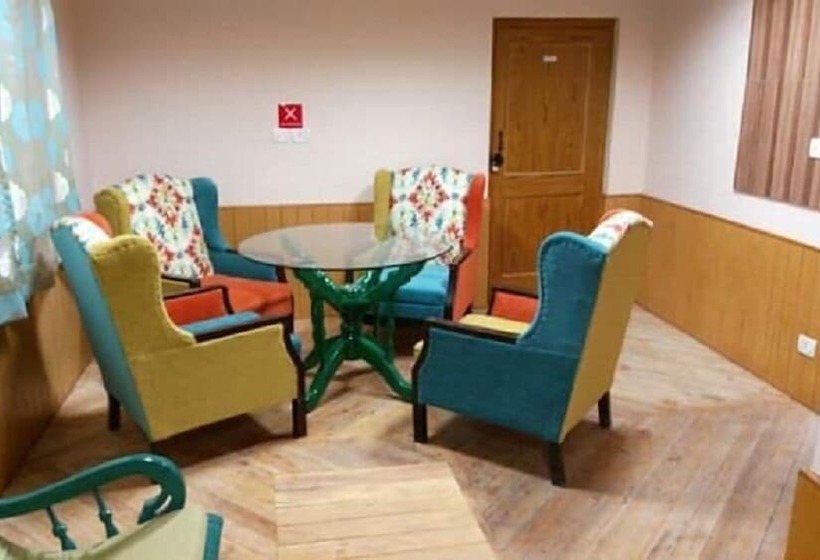 Отель The Cliffe Cafe & Cottages