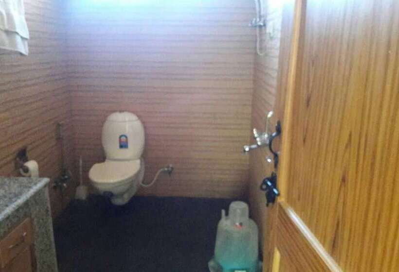 Отель The Cliffe Cafe & Cottages