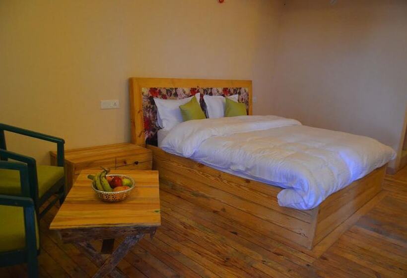 Отель The Cliffe Cafe & Cottages