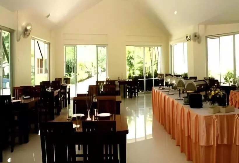 Hotelli The Forest Home Resort