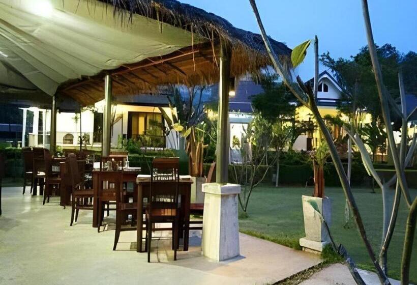 Hotel The Forest Home Resort