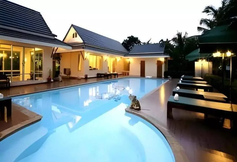 Hotelli The Forest Home Resort