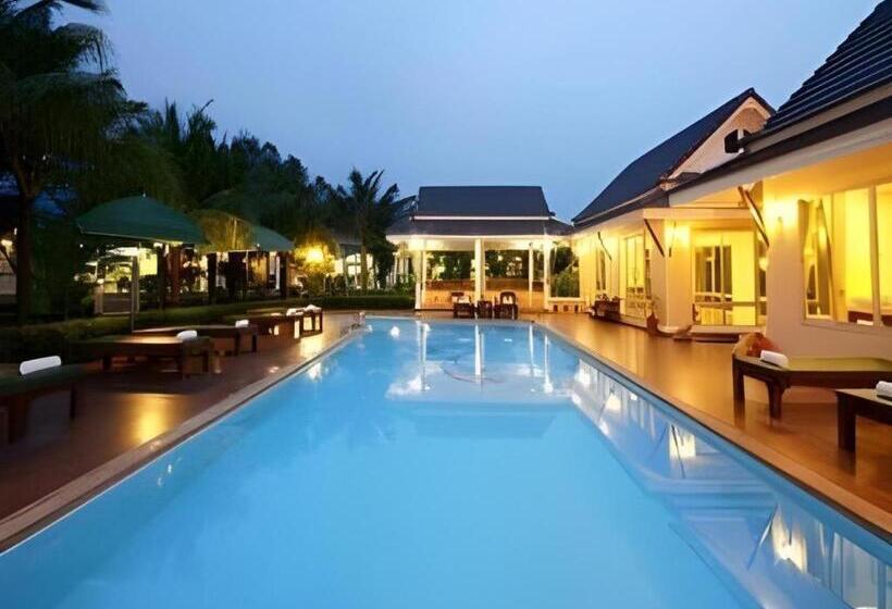 Hotel The Forest Home Resort