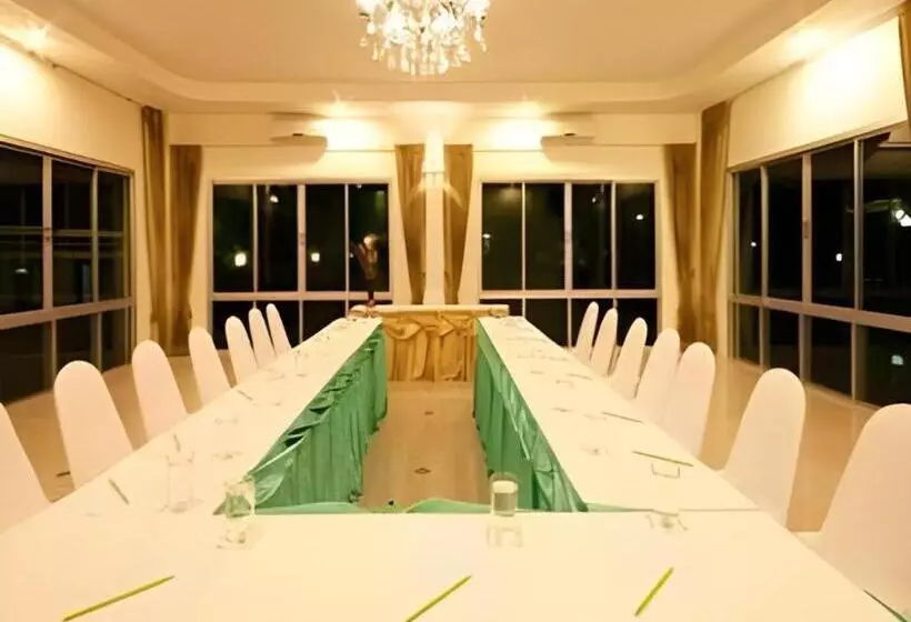 Hotelli The Forest Home Resort