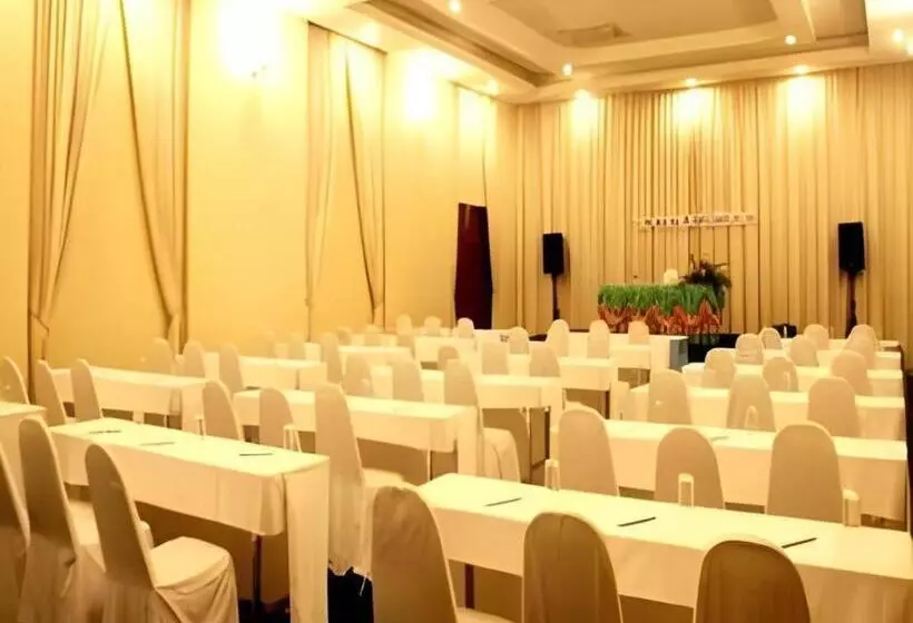 Hotelli The Forest Home Resort