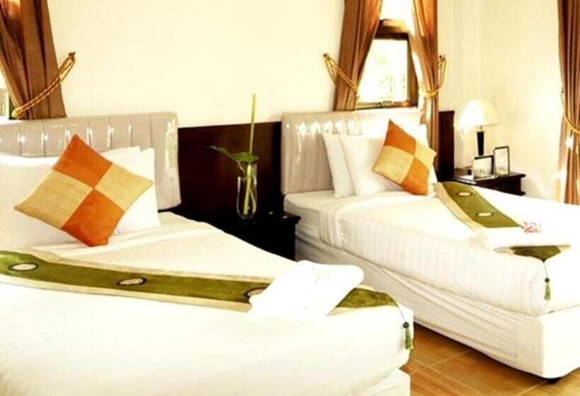 Hotel The Forest Home Resort