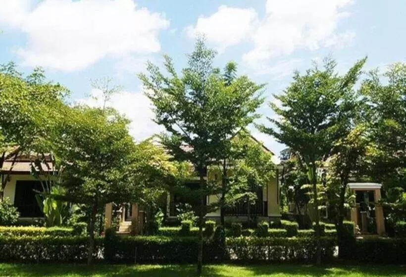 Hotelli The Forest Home Resort