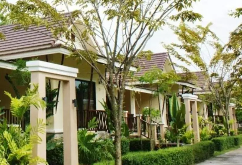 Hotelli The Forest Home Resort