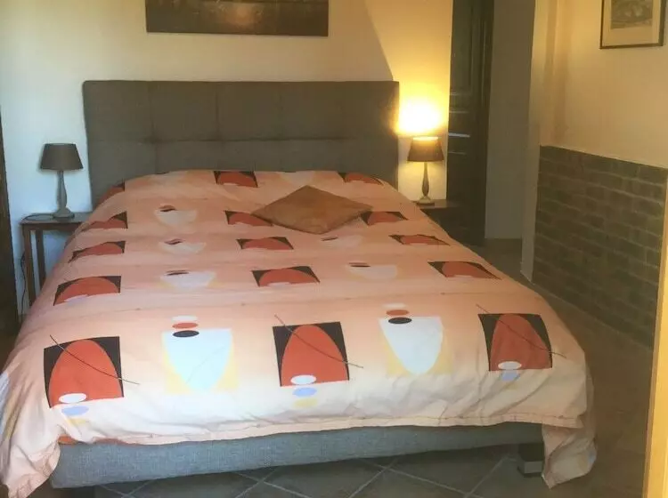 Majatalo Les Crinieres En Brie