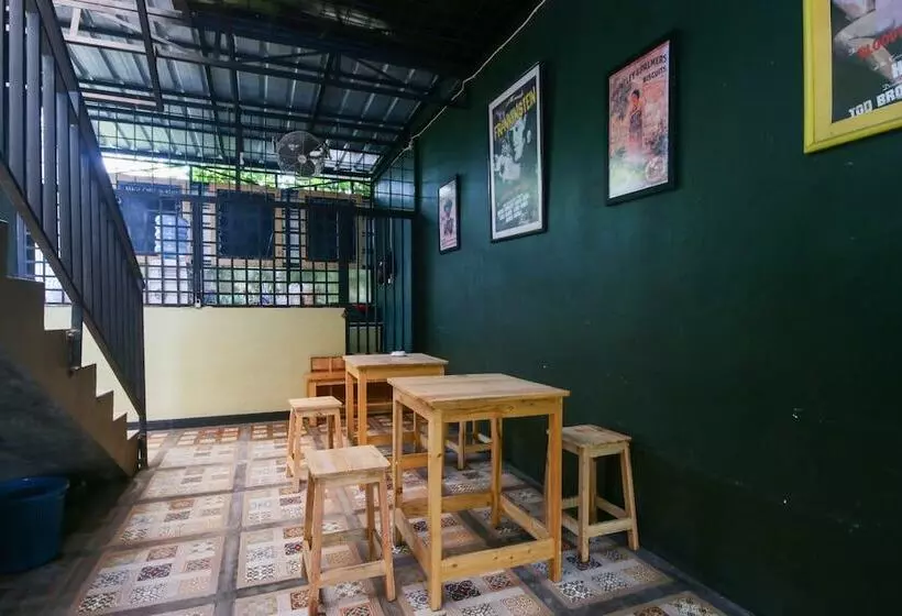ペンション Sky Inn Rempoa Jakarta