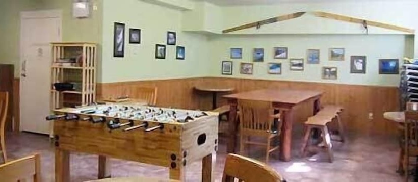 Castle Mountain Ski Lodge   Hostel