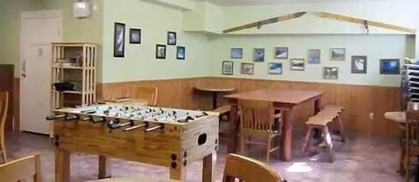 Castle Mountain Ski Lodge   Hostel