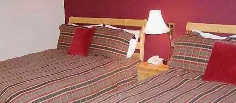 Castle Mountain Ski Lodge   Hostel