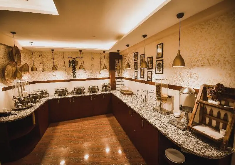 Hotelli Konark Grand